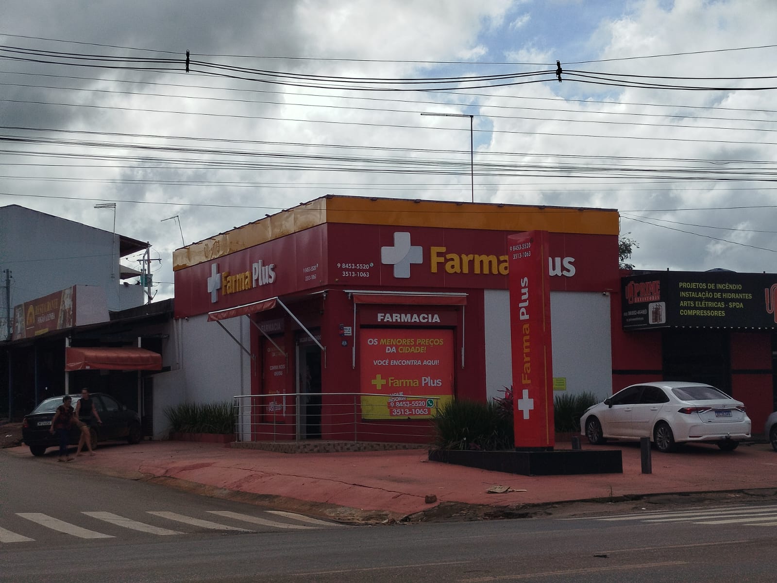 Fachada Farma Plus 1