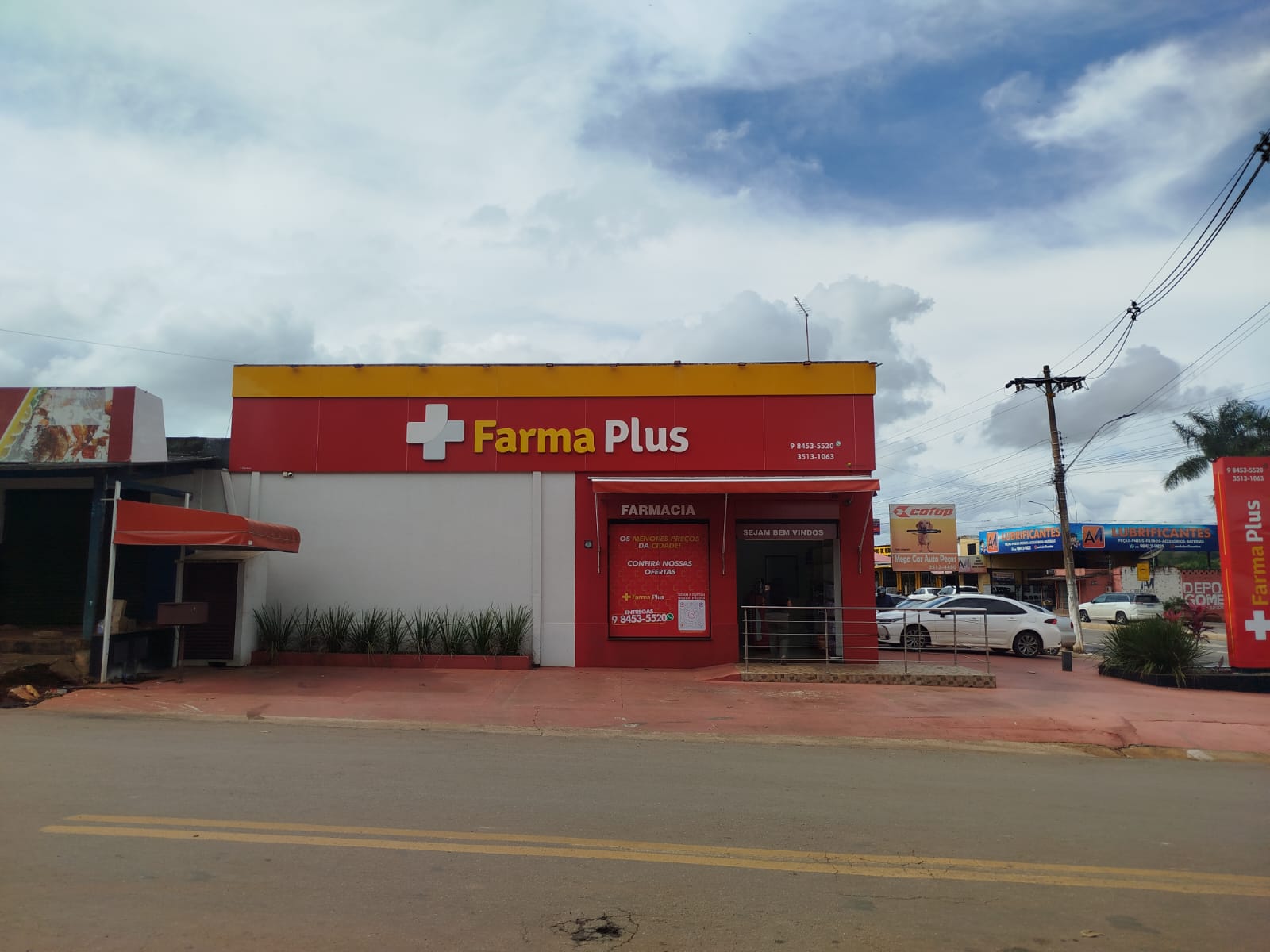 Fachada Farma Plus 3